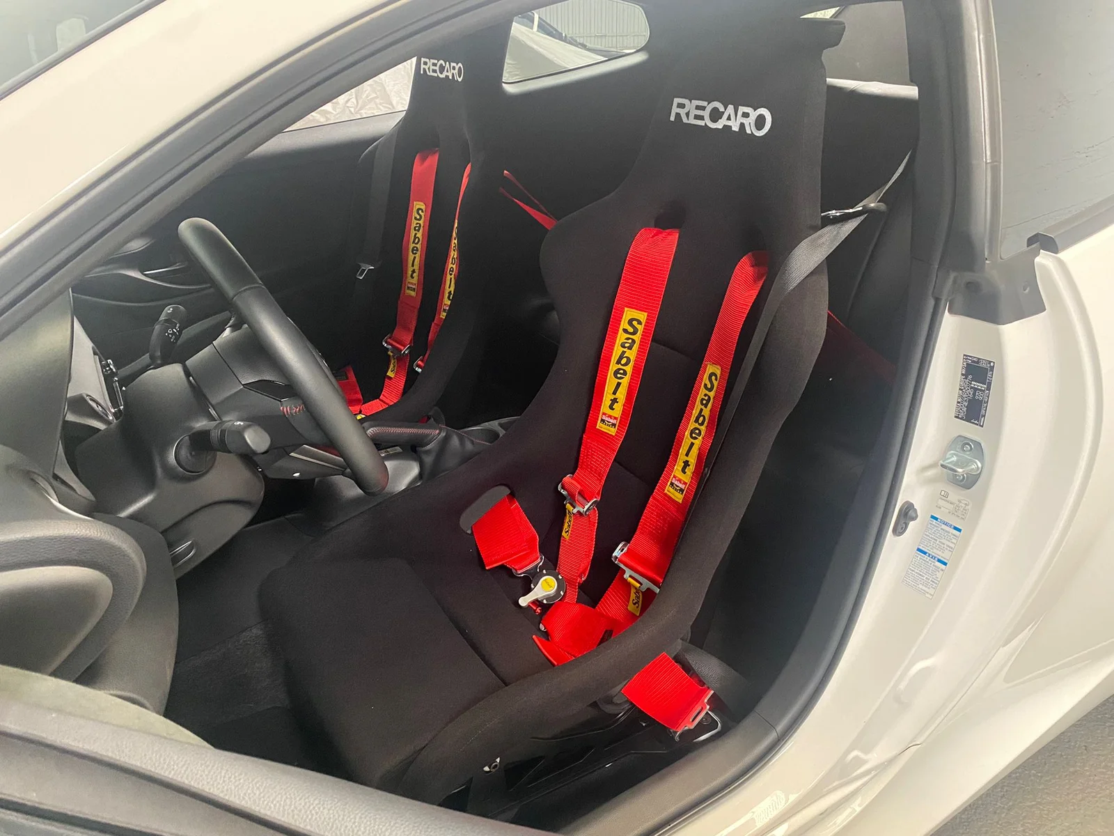 Toyota GR Yaris seat brackets – Bracket + lateral support (for side mount) - Imagen 4