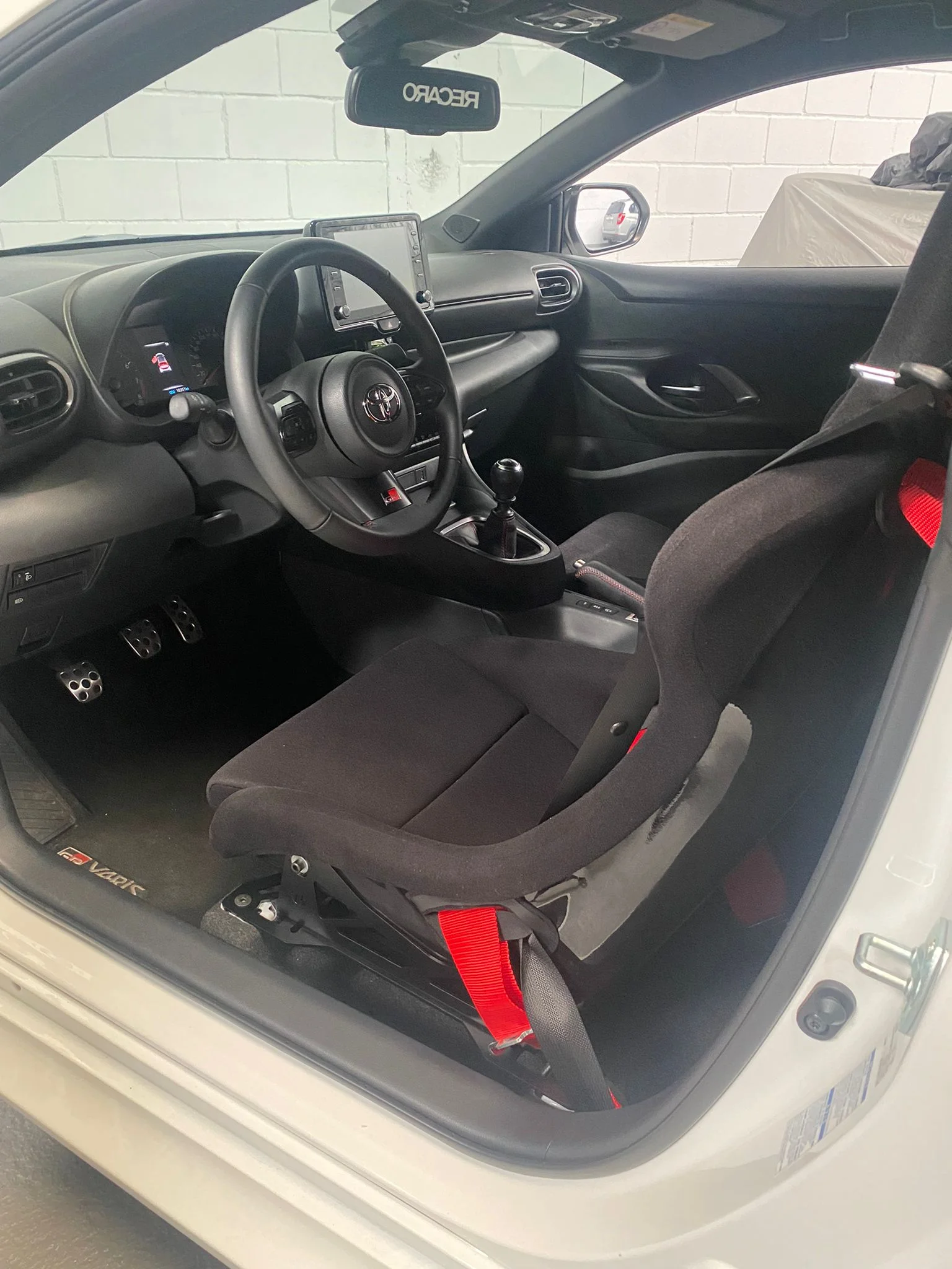 Toyota GR Yaris seat brackets – Bracket + lateral support (for side mount) - Imagen 5