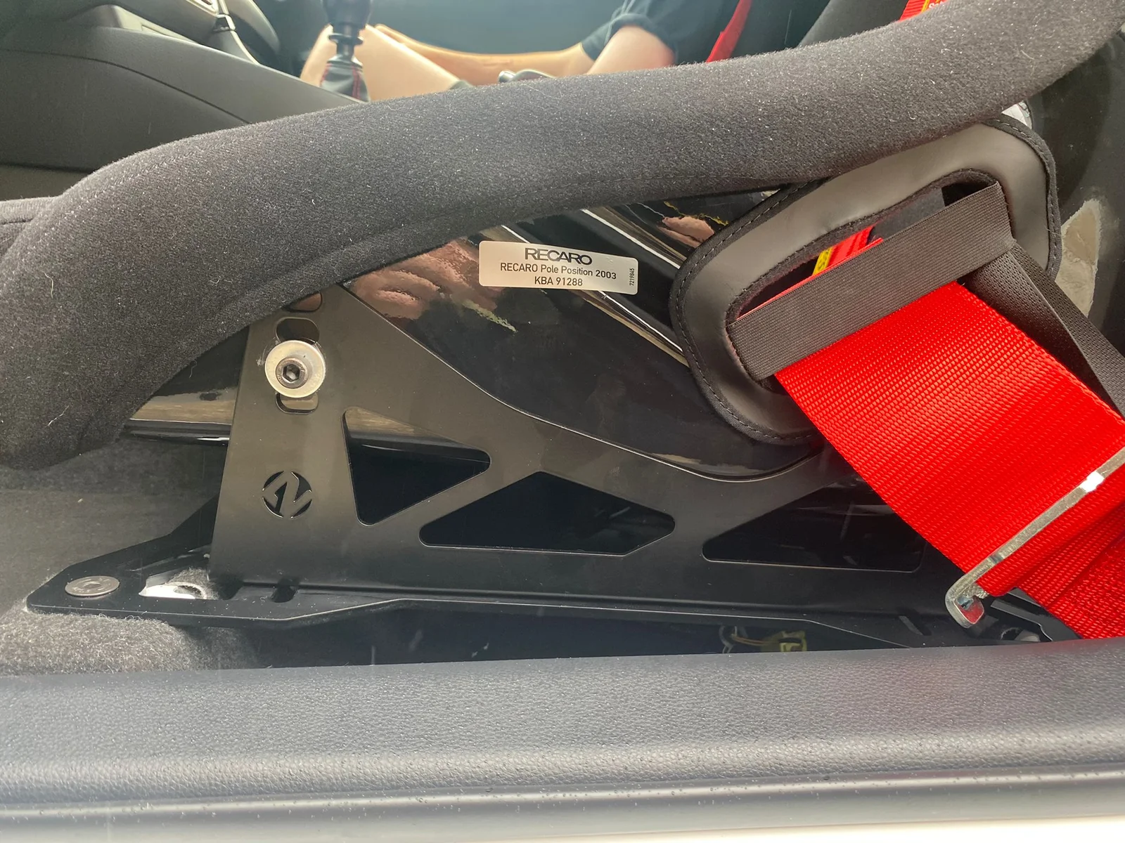 Toyota GR Yaris seat brackets – Bracket + lateral support (for side mount) - Imagen 7